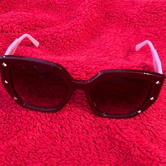 MCM Red Sunglasses - Picture 1 of 13